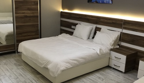 Business Room, Jetted Tub