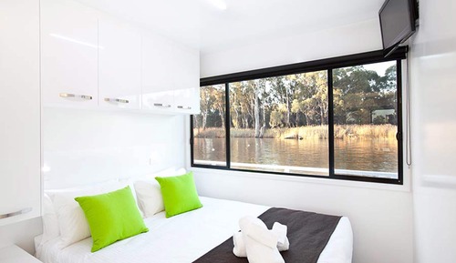 Emerald Luxury (10 berth houseboat)