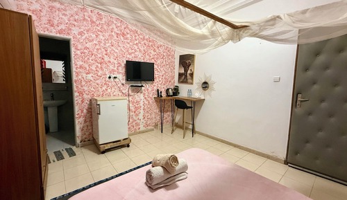 Basic Double Room, 1 Queen Bed