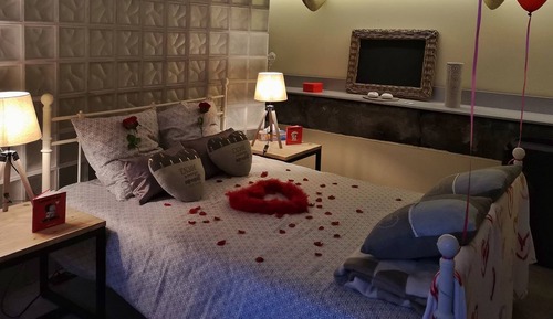 Romantic Double Room, Ensuite, Pool View