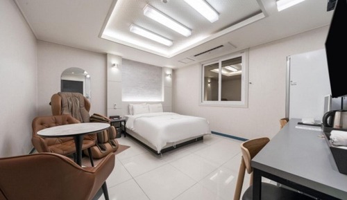 Superior Double Room (Massage Chair + Styler/No breakfast Monday)
