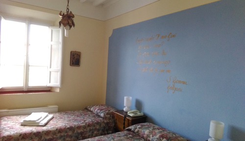 Comfort Room, Connecting Rooms
