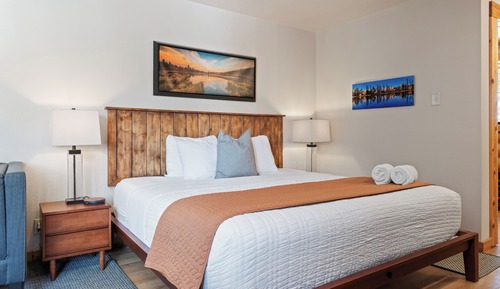 Duck Creek Retreat Room 5
