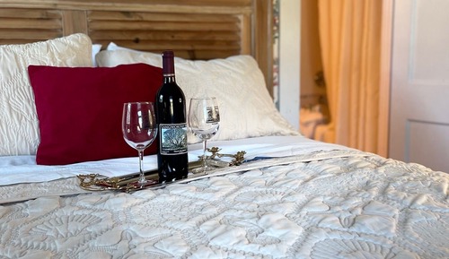 Luxury Double Room, Ensuite, Vineyard View (Norway Maple Room)