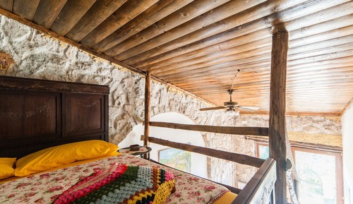 Suite, Valley View, Annex Building (Circe)