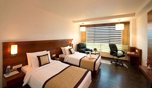 Club Room, 1 King Bed with Sofa bed, Non Smoking, Pool View