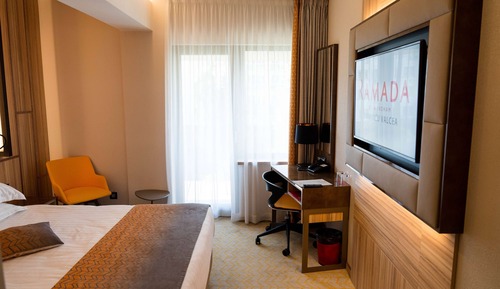 Room, 1 Queen Bed, Non Smoking, Balcony