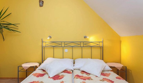 Double Room (6)