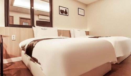 Standard Twin Room
