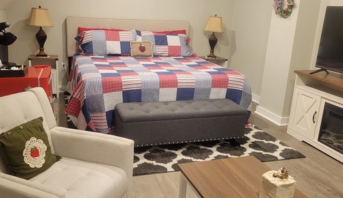 Superior Double Room, Ensuite (Strawberry Guest Room)