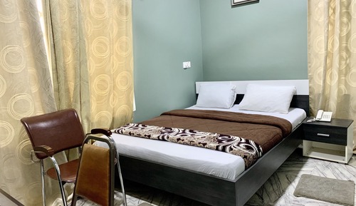 Standard Room, 1 Queen Bed