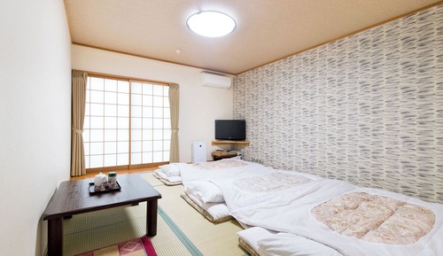 Japanese Room with Shared Washroom - Triple (Non-Smoking)