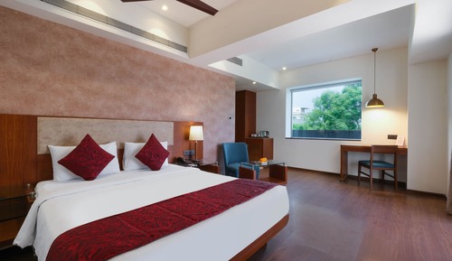 Suite, 1 King Bed, Non Smoking, City View