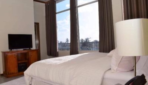 Executive Single Room, 1 King Bed, Accessible, Partial Ocean View