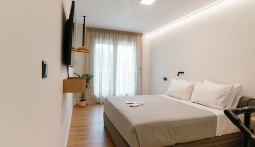 31 Doors 2 Bedrooms 2 Bathrooms (up to 4) - Annex Building