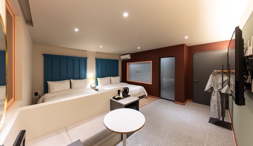 Suite Twin Room (Breakfast Provided Except for Monday)