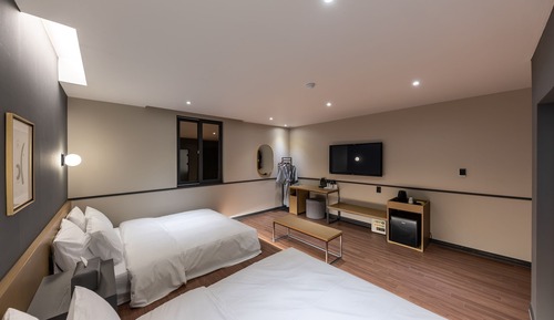 Family Suite (Breakfast Provided Except for Monday)