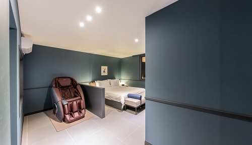 Signature Double Room (Breakfast Provided Except for Monday)