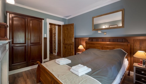 Deluxe Apartment (I)
