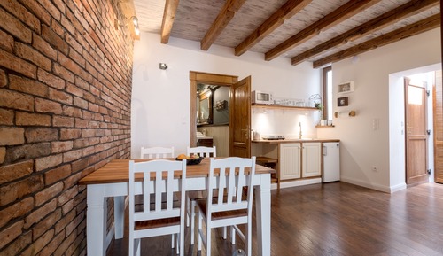 Deluxe Apartment (III)