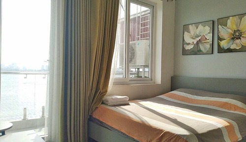 Panoramic Studio, 1 Queen Bed, Balcony, Lakeside (Floor 5)