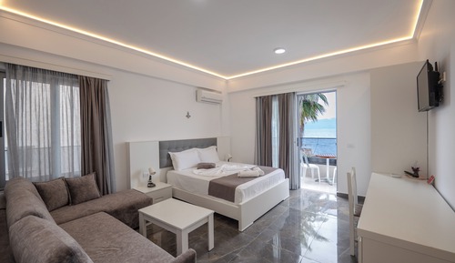 Suite, Sea View