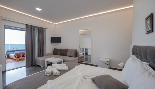 Quadruple Room, Partial Sea View