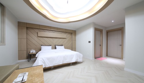 Suite, Bathtub