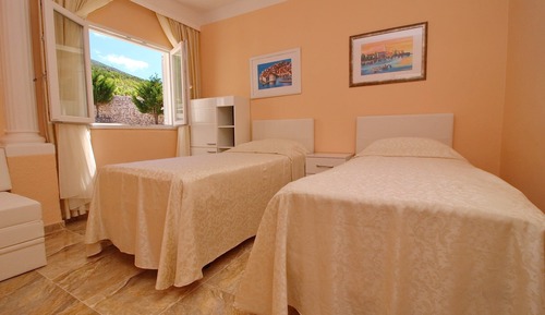 Suite (Royal Two Bedroom Suite with Balcony )