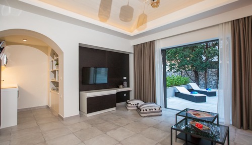 Deluxe Studio, Terrace (PINK DIAMOND)