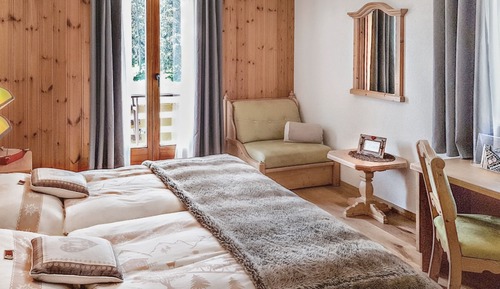 Twin Room, Balcony, Mountain View
