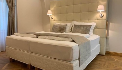 Family Apartment (separate bedroom, park view )