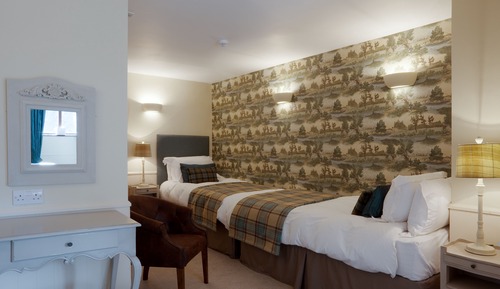 Comfy Family Room Sleeps 4 (Double Bed & 2 Singles)