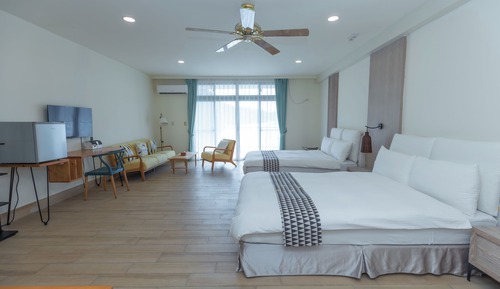 Deluxe Twin Room, Ocean View (King OR Double beds)
