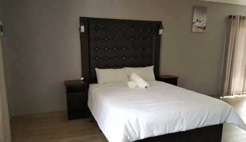 Premium Queen Suite
