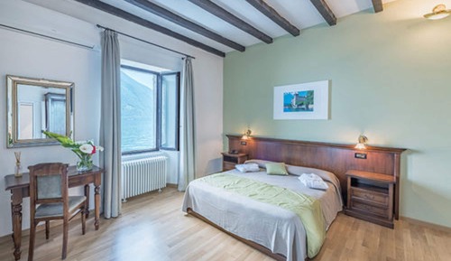 Panoramic Room, 1 Queen Bed, Non Smoking, Lake View