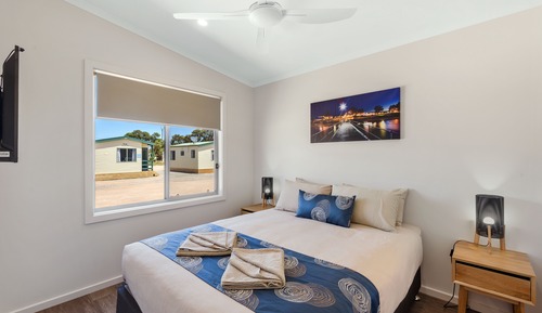 Deluxe 2 Bedroom Beachfront Cabin