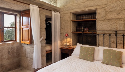 Suite, Valley View, Garden Area