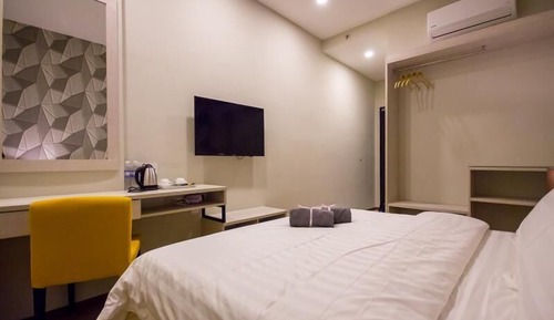 Premium Deluxe Double Room, No Window
