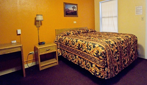 Business Single Room, 1 Queen Bed, Non Smoking, Microwave