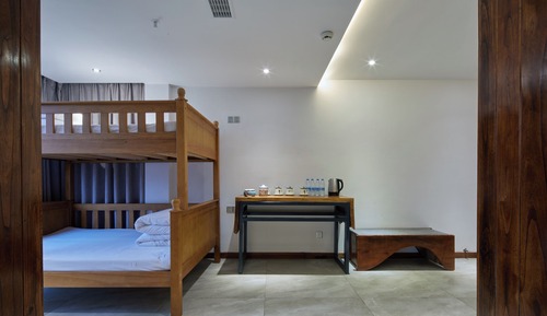 Courtyard Family Room