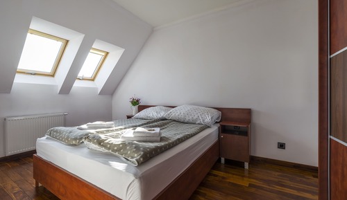 Apartment (33 Salina)