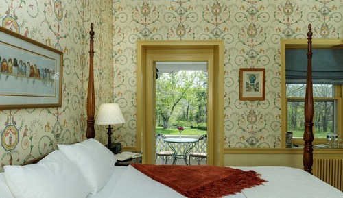 Luxury Suite, 1 King Bed, Balcony, Garden View