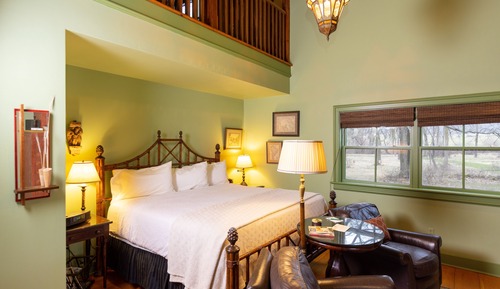 Luxury Cottage, 1 King Bed, Fireplace, Garden View