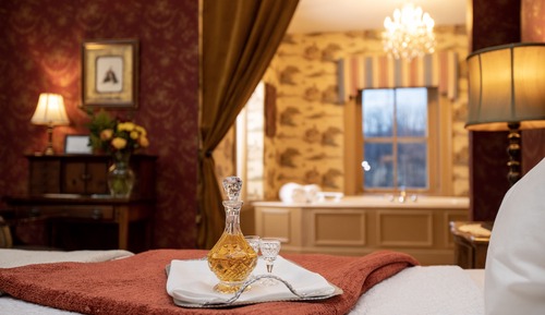 Luxury Suite, 1 King Bed, Fireplace, Garden View