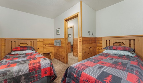 Kodiak Bear Cabin