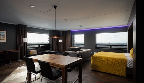 Panoramic Studio (30th floor 736)