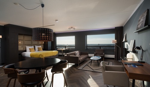 Panoramic Studio (29th floor 729)