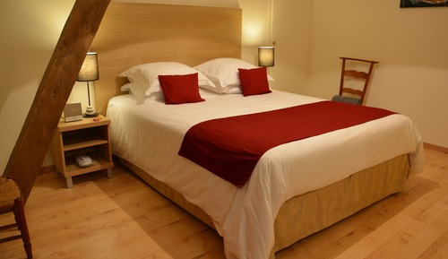 Superior Apartment, Private Bathroom, Garden View (Gite Adèle)