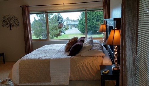 Deluxe Room, 1 King Bed, Ensuite, Mountain View